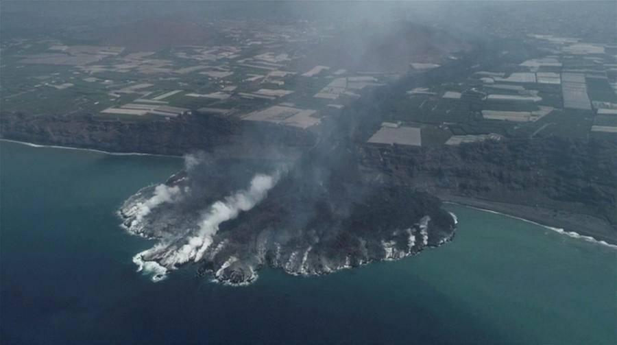 富士山火山喷发最新动态，影响与观点分析