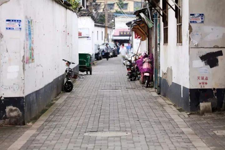 南京医药股票最新动态与小巷深处的惊喜