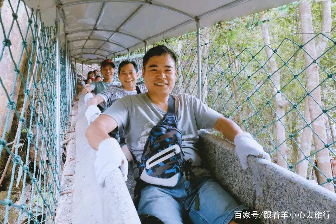 驱魔道长女演员与自然美景的邂逅，探寻内心平和之旅